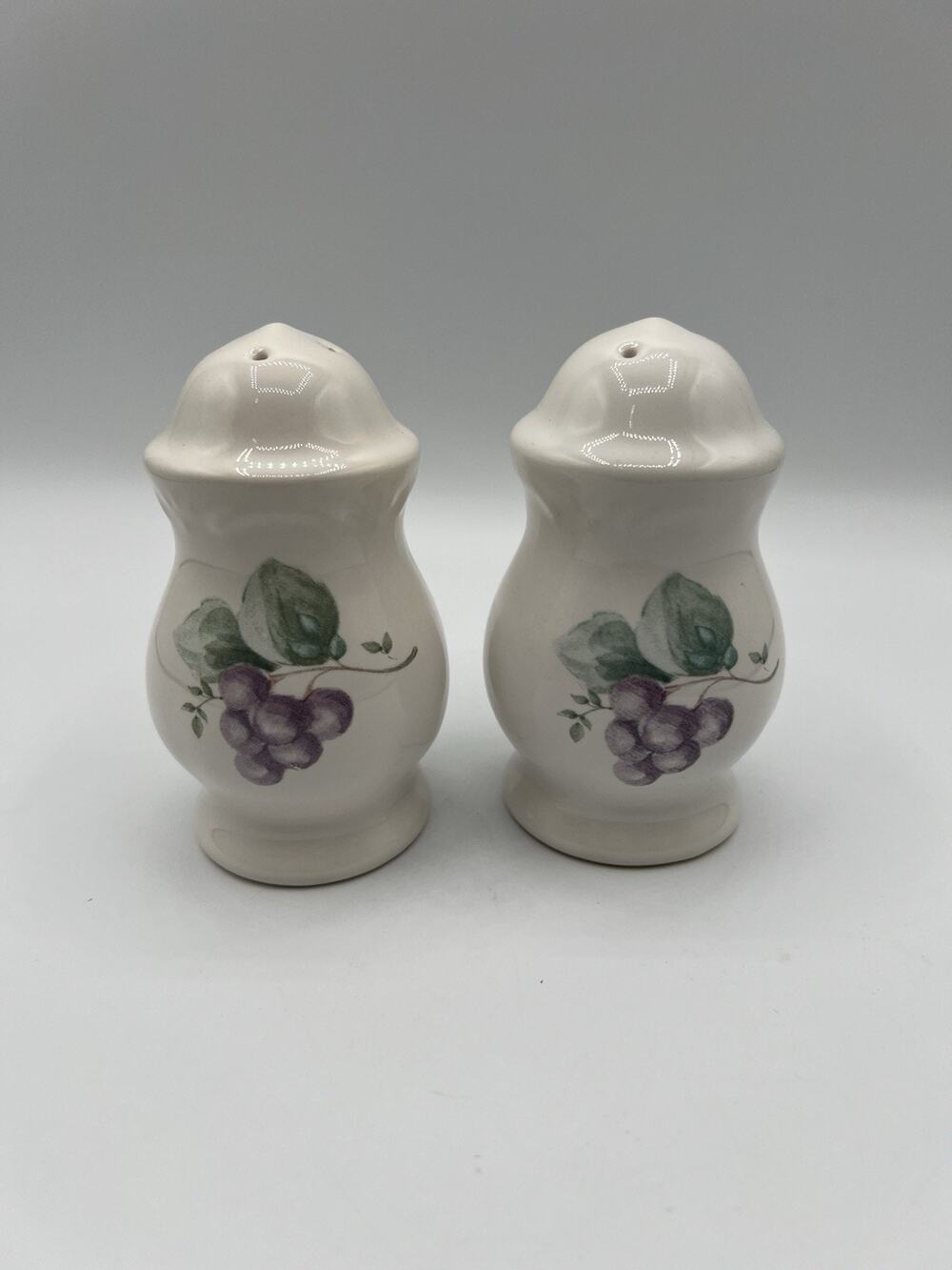 Pfaltzgraff Grape Pattern Ceramic Salt & Pepper Shakers Set USA Vintage